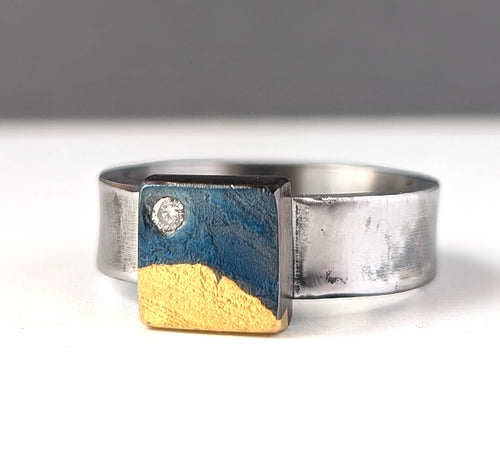 Ascending Diamond Moon in Patinated Damascus Band
