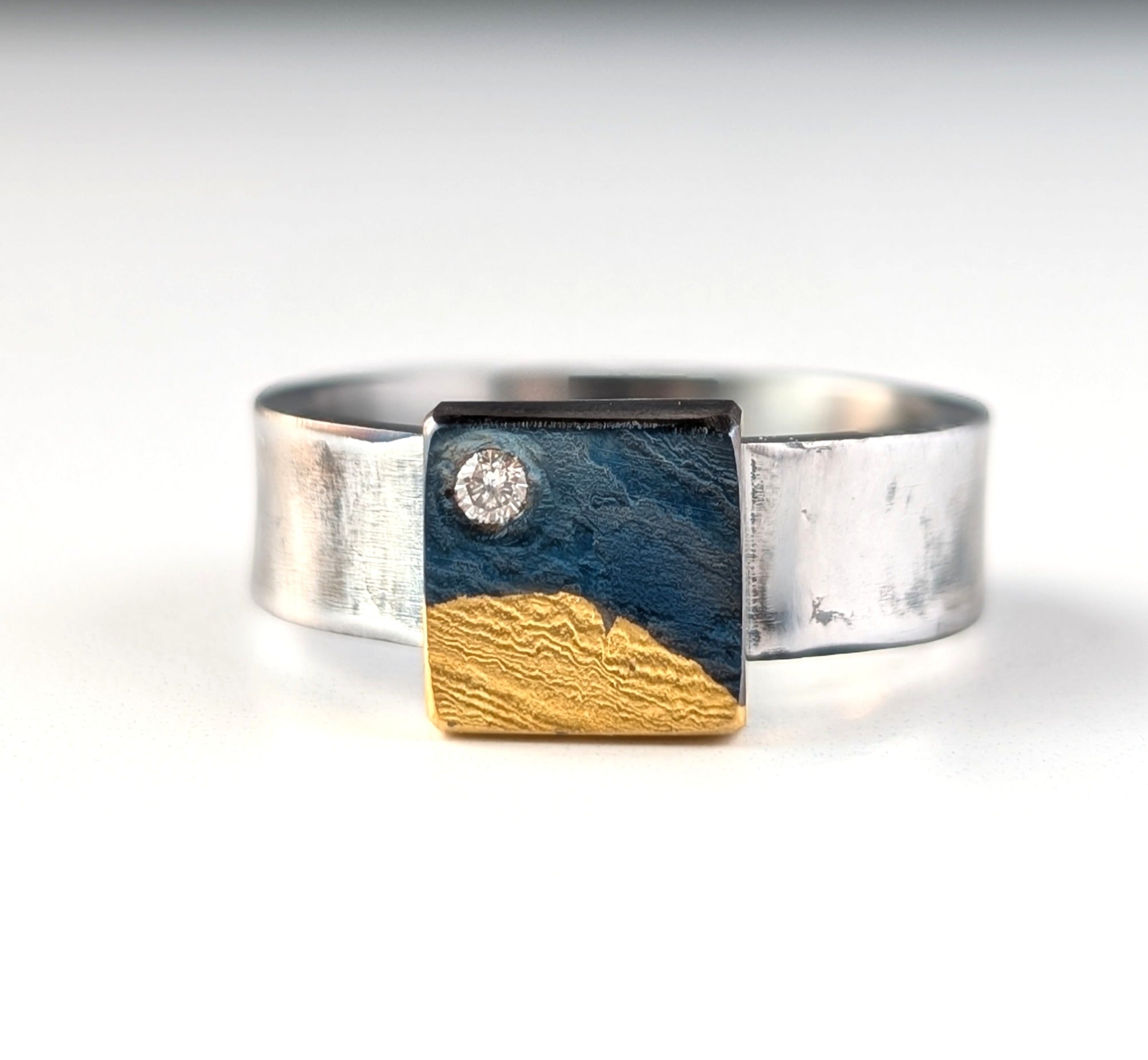 Ascending Diamond Moon in Patinated Damascus Band